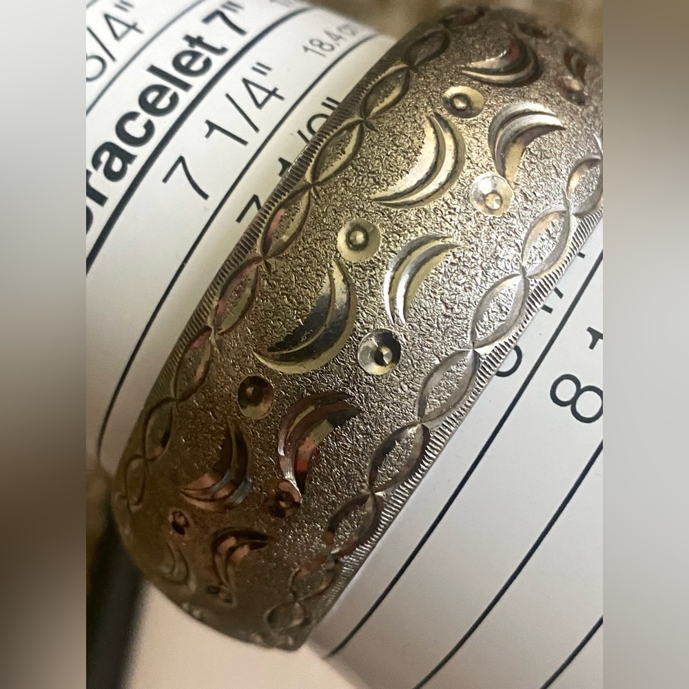 Vintage Silver Tone Etched Bangle Bracelet - Picture 10 of 10